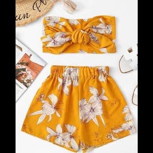 Floral bandeau crop top with matching shorts!✨ 🩳